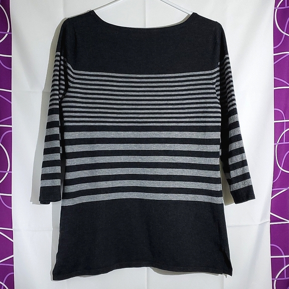 Cable & Gauge Grey Two-Tone Horizontal Stripe 3/4 Sleeve Knit Top - Medium - Picture 6 of 10